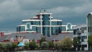 Cerca del Lowry Museum